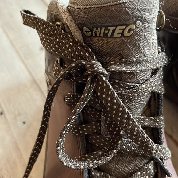 Hi-Tec brand waterproof hiking boots  womens size 6 - Picture 2 of 6